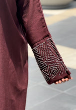 Load image into Gallery viewer, ZAYN&#39;s Linen Abaya in BURGUNDY with Beautiful Handwork
